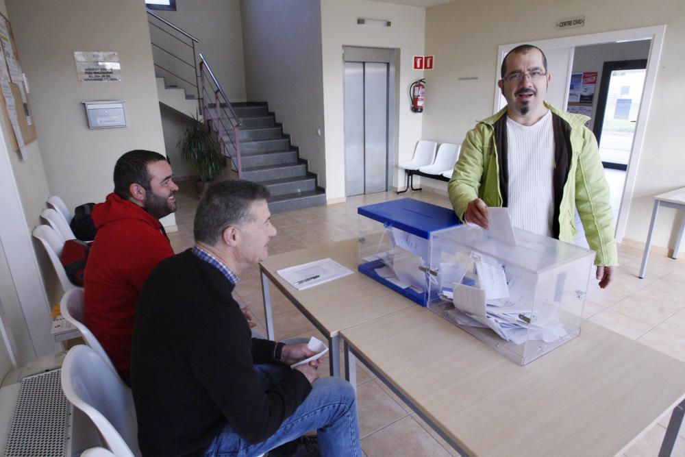 Els habitants de Viladamat no volen la bandera espanyola a l''Ajuntament