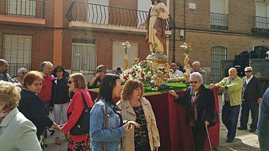 Una imagen de Jesús también participó en el desile procesional.