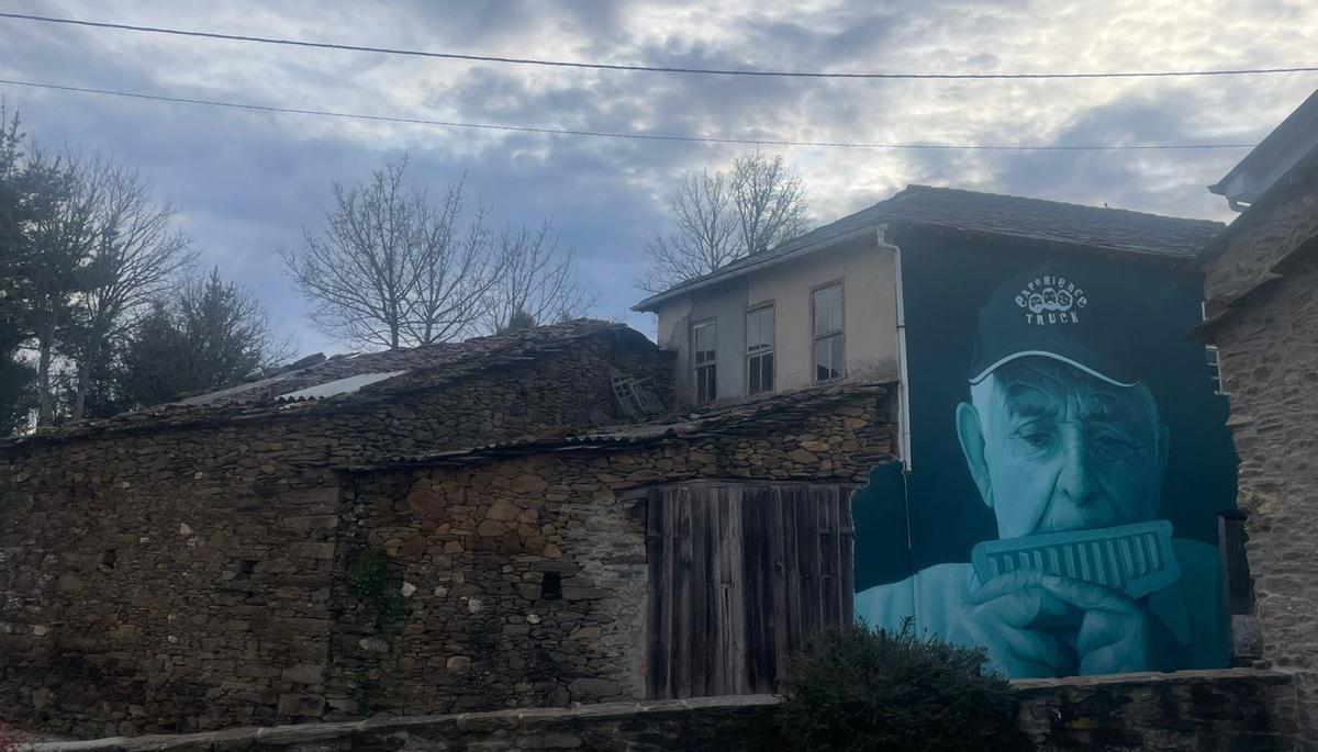 La casa de Castiñeiro con el mural de O Afiador, cedida para este proyecto.