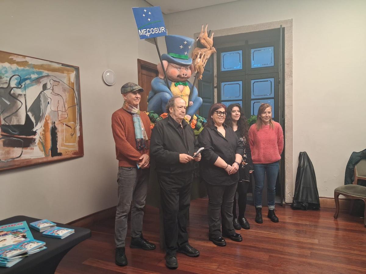 Bermejo, Méndez, Lueiro e dúas das integrantes do Coro da Ra Pousan co 'Mecosur'