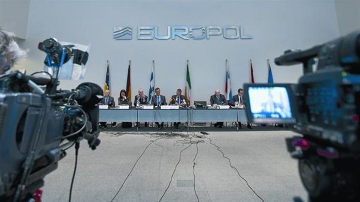 Representantes de la Europol, en la rueda de prensa celebrada ayer en La Haya.