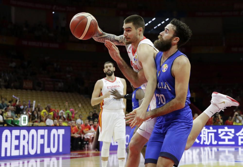 España se clasifica a cuartos tras ganar a Italia.