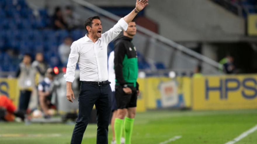 Manolo Jiménez, ayer, durante el partido, ante el Reus.