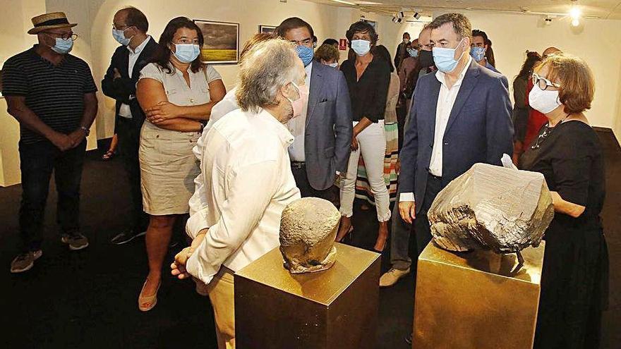 Román Rodríguez, en la inauguración de la muestra, ayer.