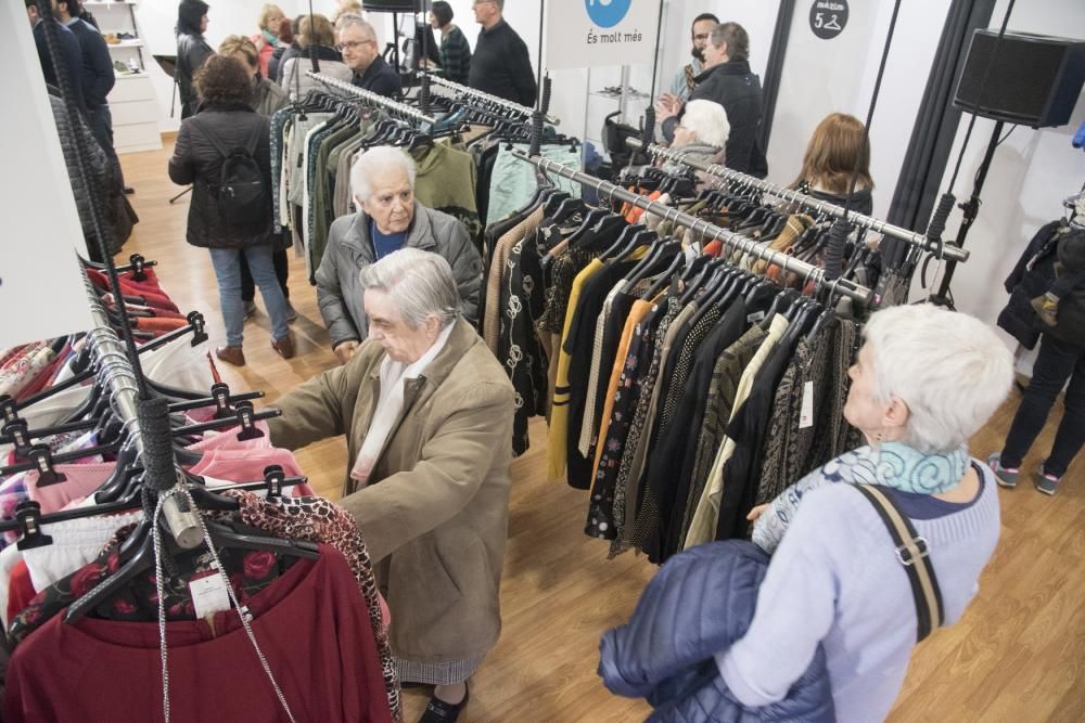 Inaugurada a Manresa, a la carretera de Vic, la botiga de roba usada de Càritas