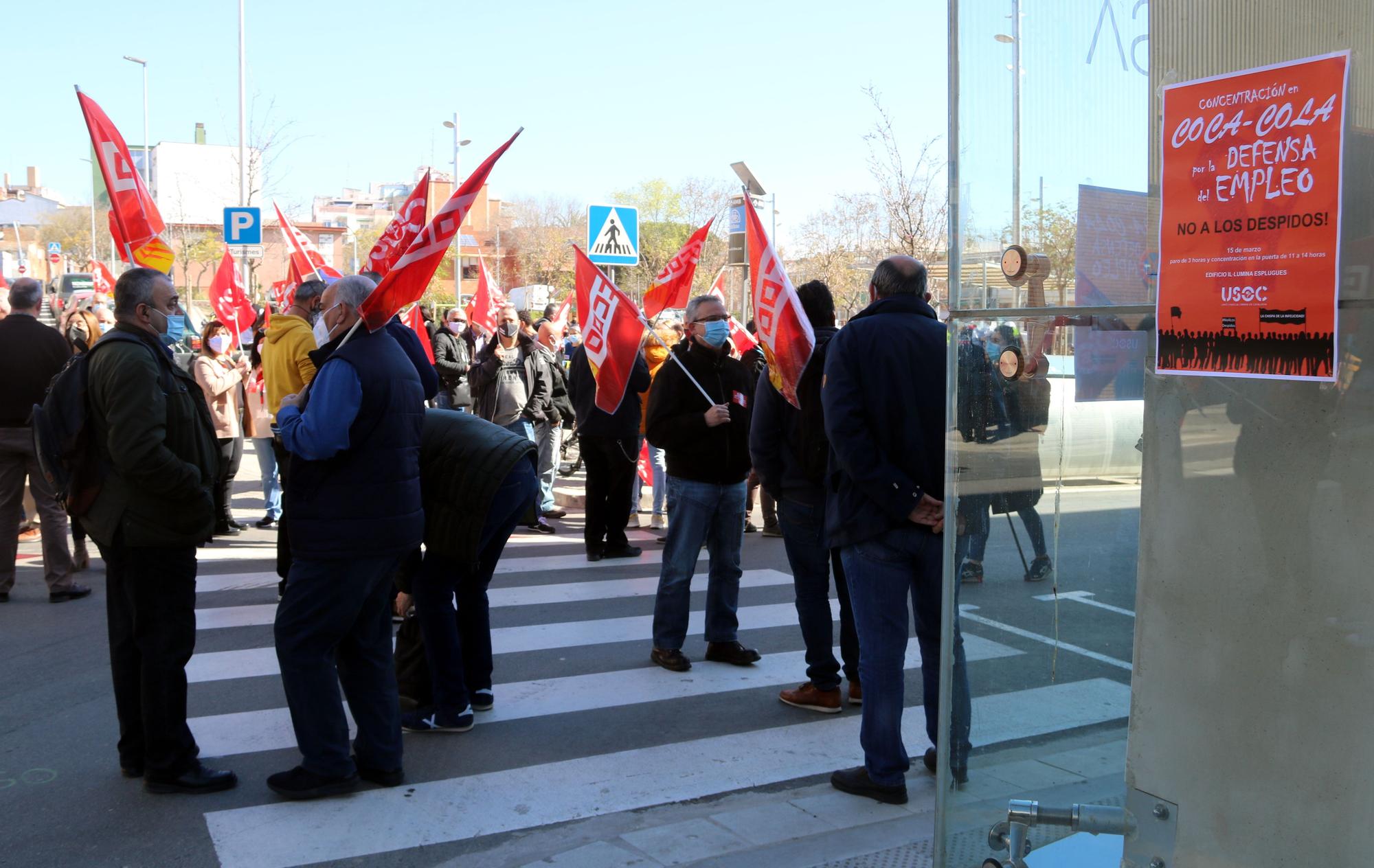 Protesta de los trabajadores de Coca Cola amenazados por un ERE en Esplugues