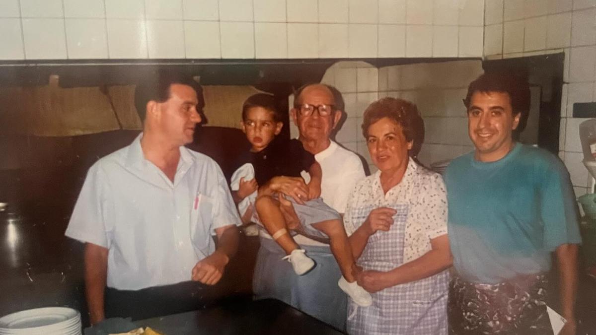 Can Costa cierra para siempre: se apaga un siglo de historia en la Marina