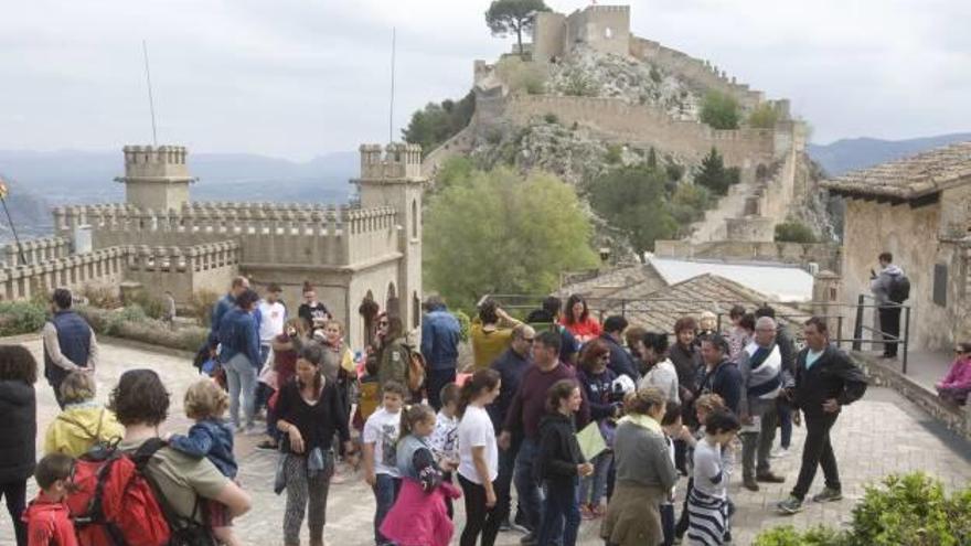 Llenazo en el Castillo de Xàtiva con miles de visitantes domingo y lunes