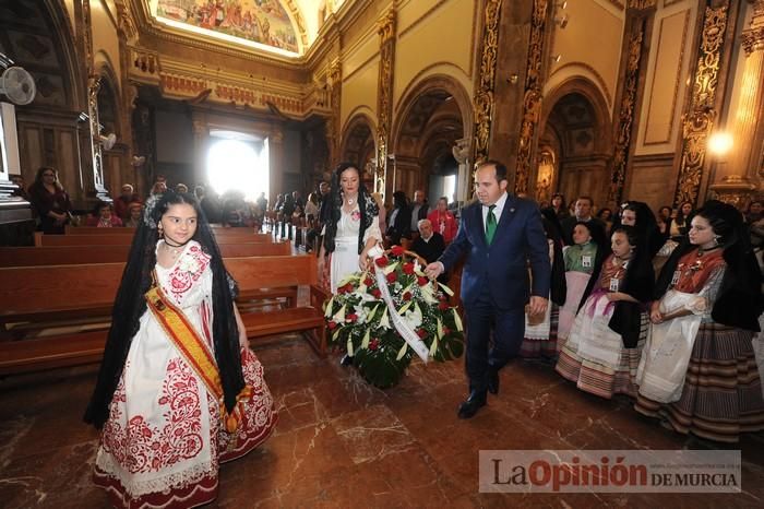 Ofrenda floral a la Virgen de las candidatas a Reina de la Huerta