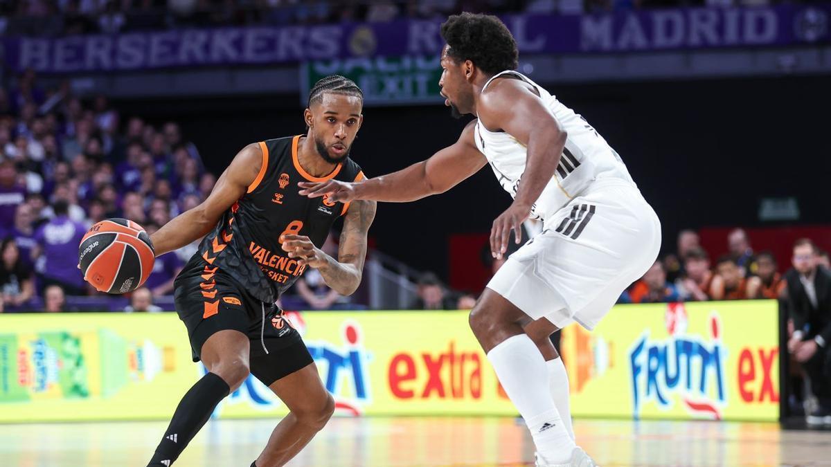 Jean Montero, en una acción del partido contra el Real Madrid ante su compatriota Andrés Feliz.