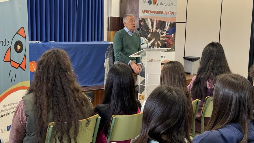 José Ramón Patterson advierte a los estudiantes del Instituto Escultor Juan de Villanueva sobre las &quot;fake news&quot;