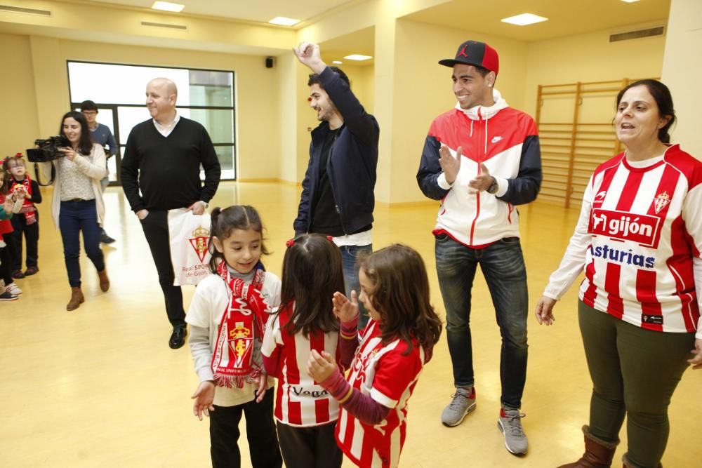 Visita de jugadores del Sporting al colegio Gloria Fuertes de Gijón