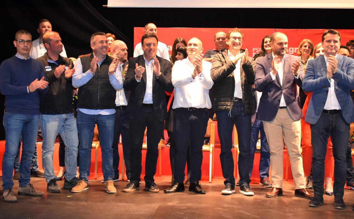 Candidatura do PSdeG de Negreira ás municipais, arroupada polo secretario xeral Valentín González Formoso