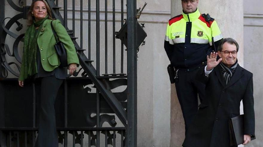 Un testigo acusa al Govern de &quot;forzar&quot; a los directores a ceder los institutos