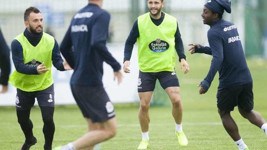 Çolak, Andone y Marlos, en un entrenamiento.