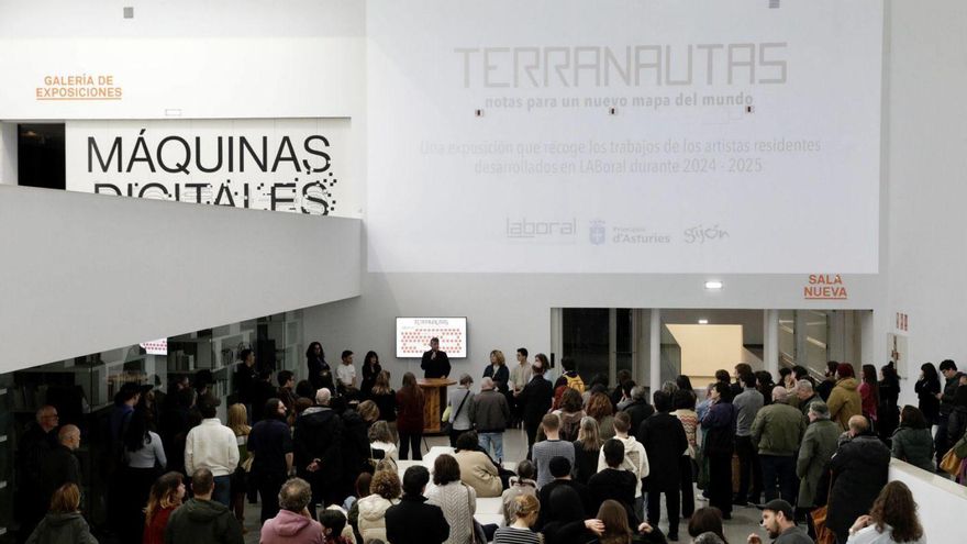 Vista general de la inauguración de la exposición «Terranautas» en Laboral, en abril. | JUAN PLAZA