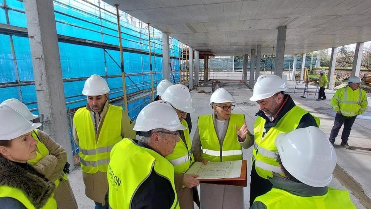VIDEO: La consejera de Salud visita la obra del nuevo centro de salud de La Camocha
