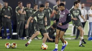 Kylian Mbappé durante un entrenamiento este sábado en Yeda, Arabia Saudí, un día antes de la final de la Supercopa de España ante el Barcelona 