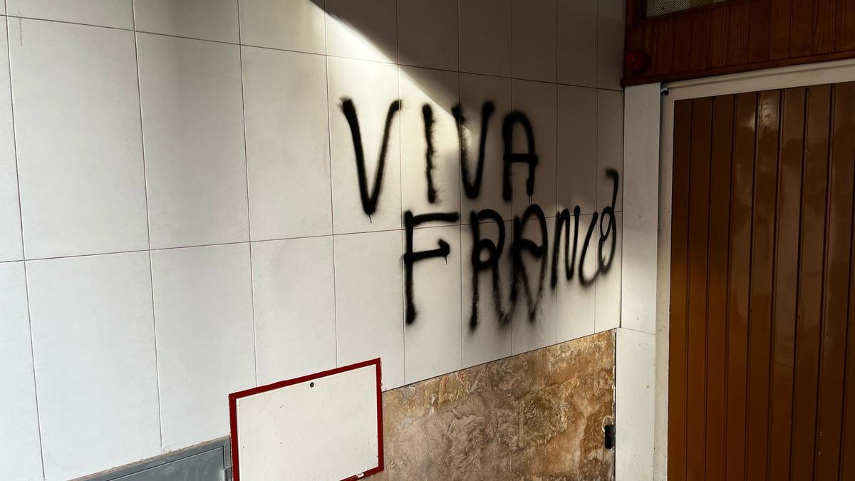 Una pintada de 'Viva Franco' en Palma.