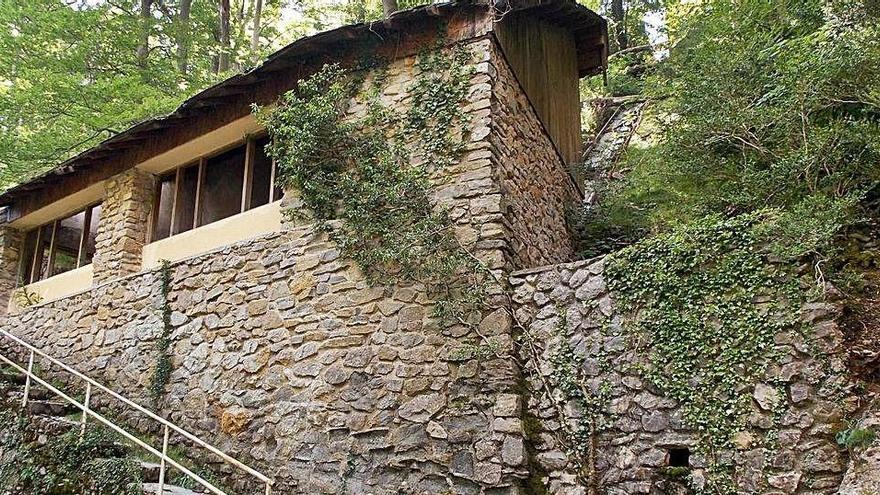 Caseta del vell funicular tocant a la carretera del santuari berguedà que es vol condicionar