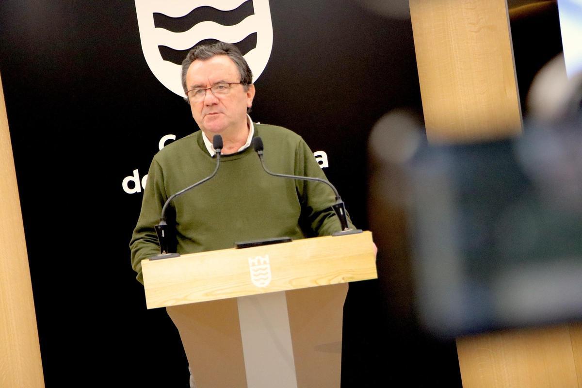 Raimundo Gonzalez Carballo, concelleiro de Facenda de Pontevedra, en rueda de prensa.