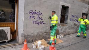 La brigada antigrafitis de BCN elimina més de 57.000 pintades en sis mesos