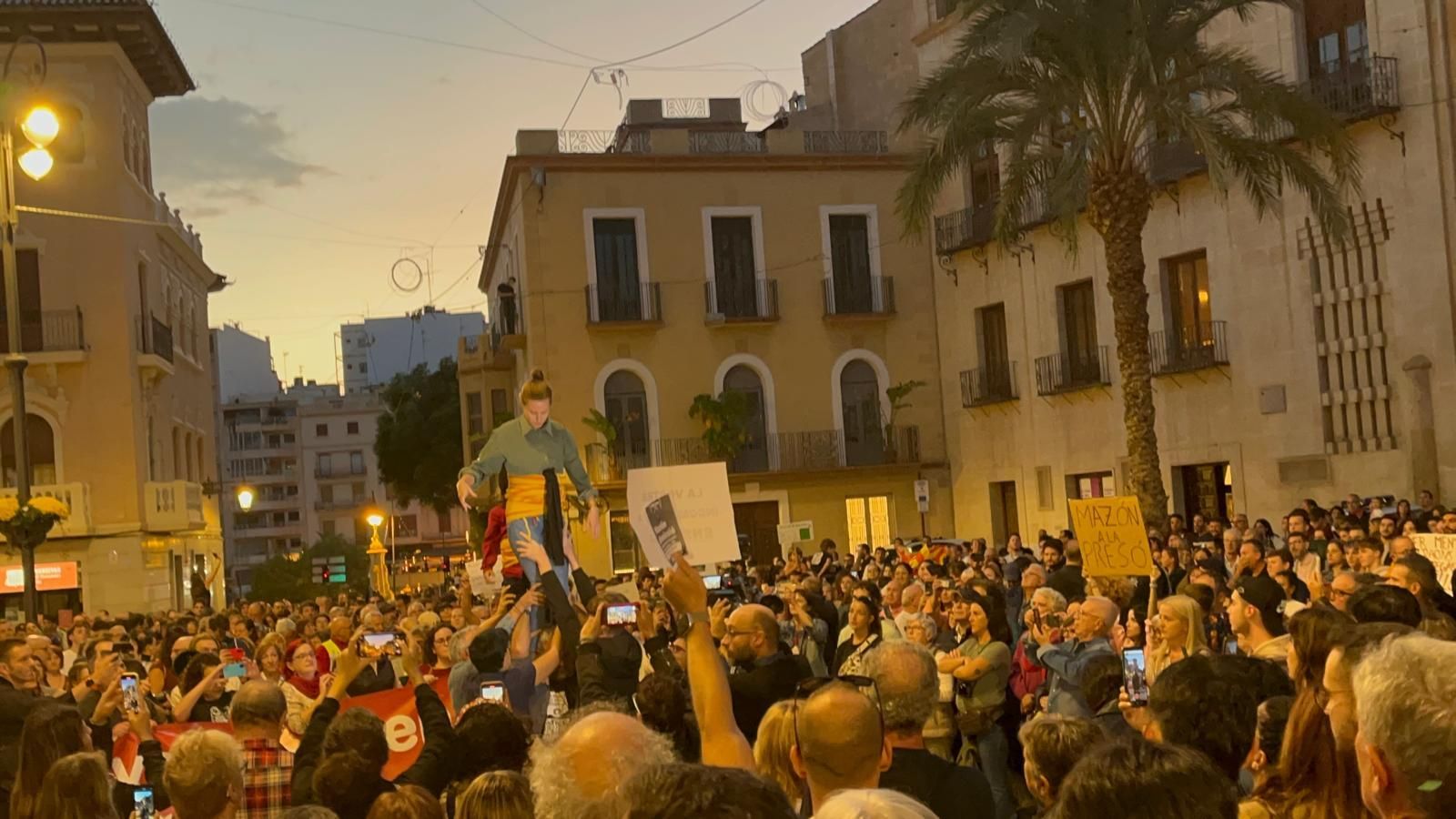 Elche muestra su indignación con la gestión de la DANA en la Comunidad Valenciana