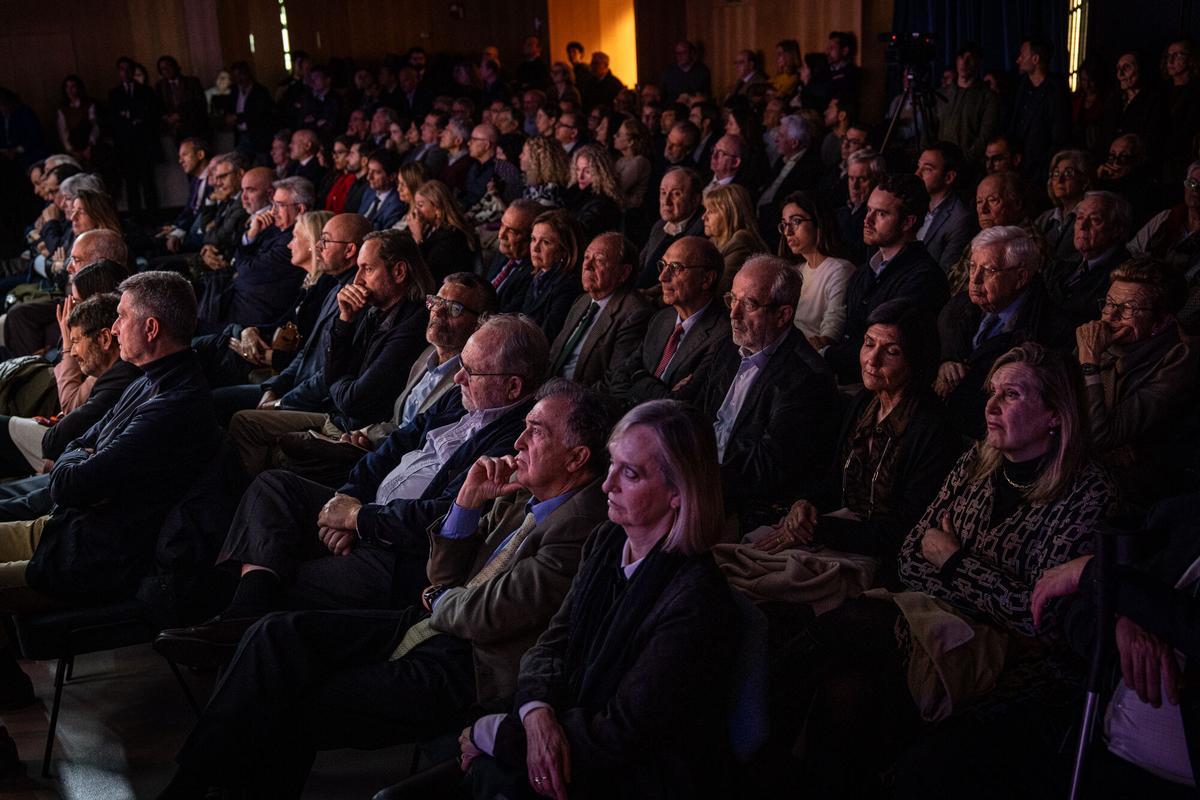 Barcelona 10/03/2026 Sociedad. Afterwork EL PERIÓDICO José Alberto Marín, degà del col.legi de Notaris amb Albert Sáez: director de EL PERIÓDICO y director general de Contenidos de Prensa Ibérica. AUTOR: MANU MITRU