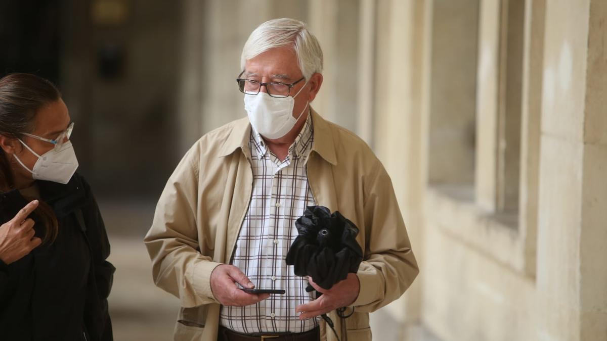 El empresario Antonio Solana dice que eran suyos los 60.000 euros que  entregó Ortiz a Alperi