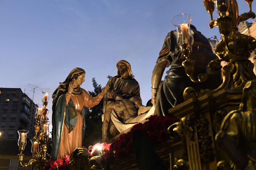 Procesión del Santo Sepulcro este Viernes Santo en Murcia, en imágenes
