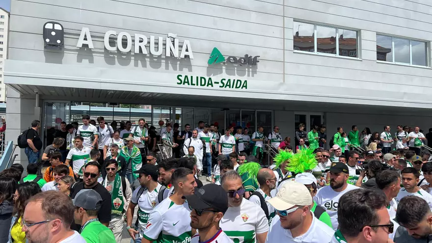 La afición del Elche CF llega a La Coruña