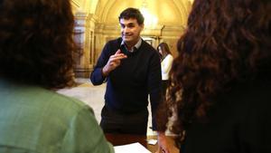 Un "fet històric" rebut amb cautela