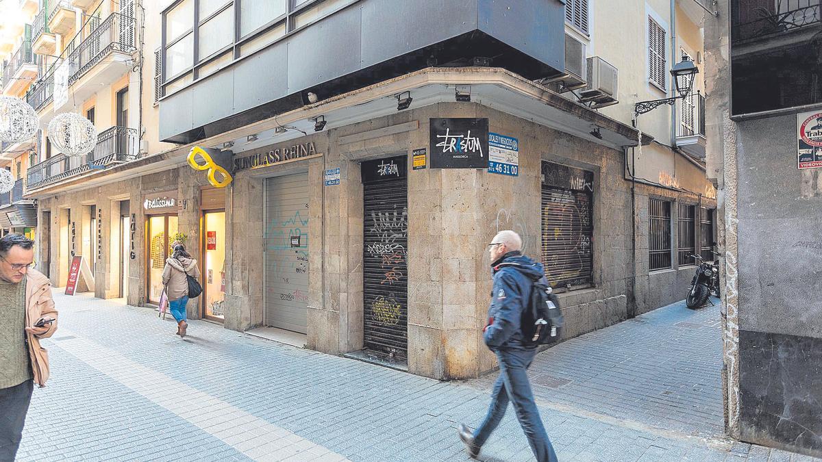 Calle Jaume II de Palma, con locales que se alquilan y algunos comercios cerrados.