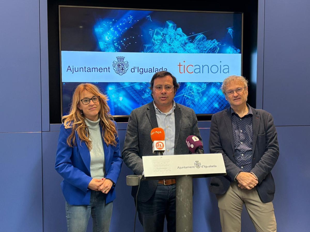 Patrícia Illa, Miquel Vives i Jaume Balcells en la presentació del pla