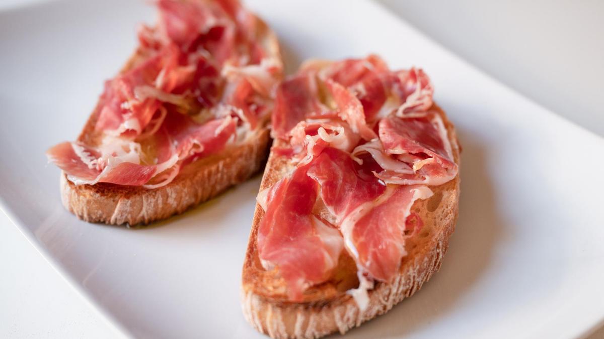 El método revolucionario que está arrasando en redes para disfrutar de un desayuno con jamón más sabroso