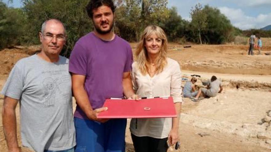 Pere Castenyer, Joan Frigola i Fina Surina, a Besalú.