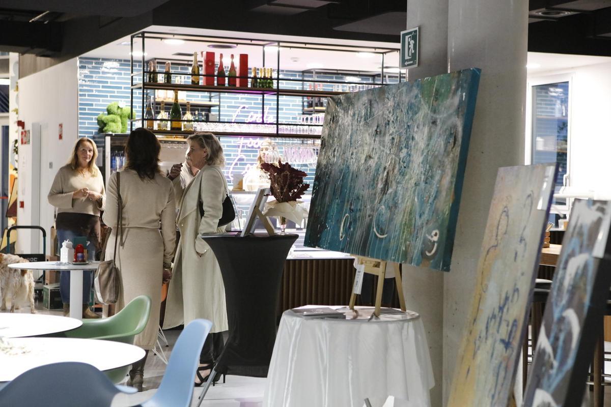 "Art & Wine - Christmas Edition" im Circle Food Corner in Santa Ponça.