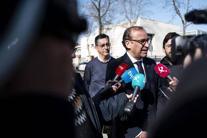 FOTOGALERÍA | El alcalde de Cáceres, Rafa Mateos, ha presentado la mejora del alumbrado en la avenida de la Hispanidad y otras áreas de la ciudad