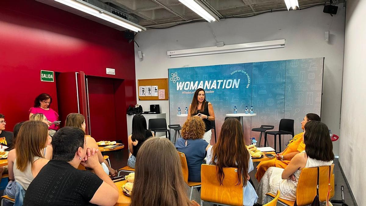 Un instante de la jornada ‘25 años de diferencia, una misma vocación: la evolución de la mujer en la ingeniería’.