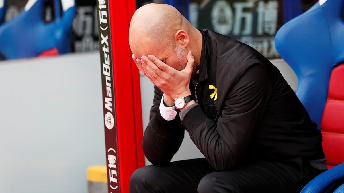 Pep Guardiola, en una imagen reciente, luciendo el lazo amarillo.