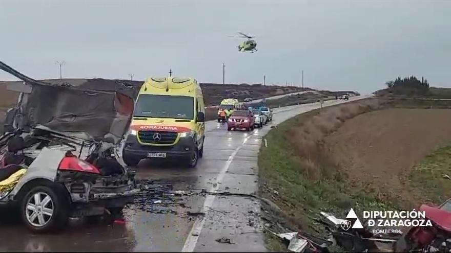 VÍDEO | Un helicóptero del 112 evacúa a un conductor herido por un choque frontal en Tauste