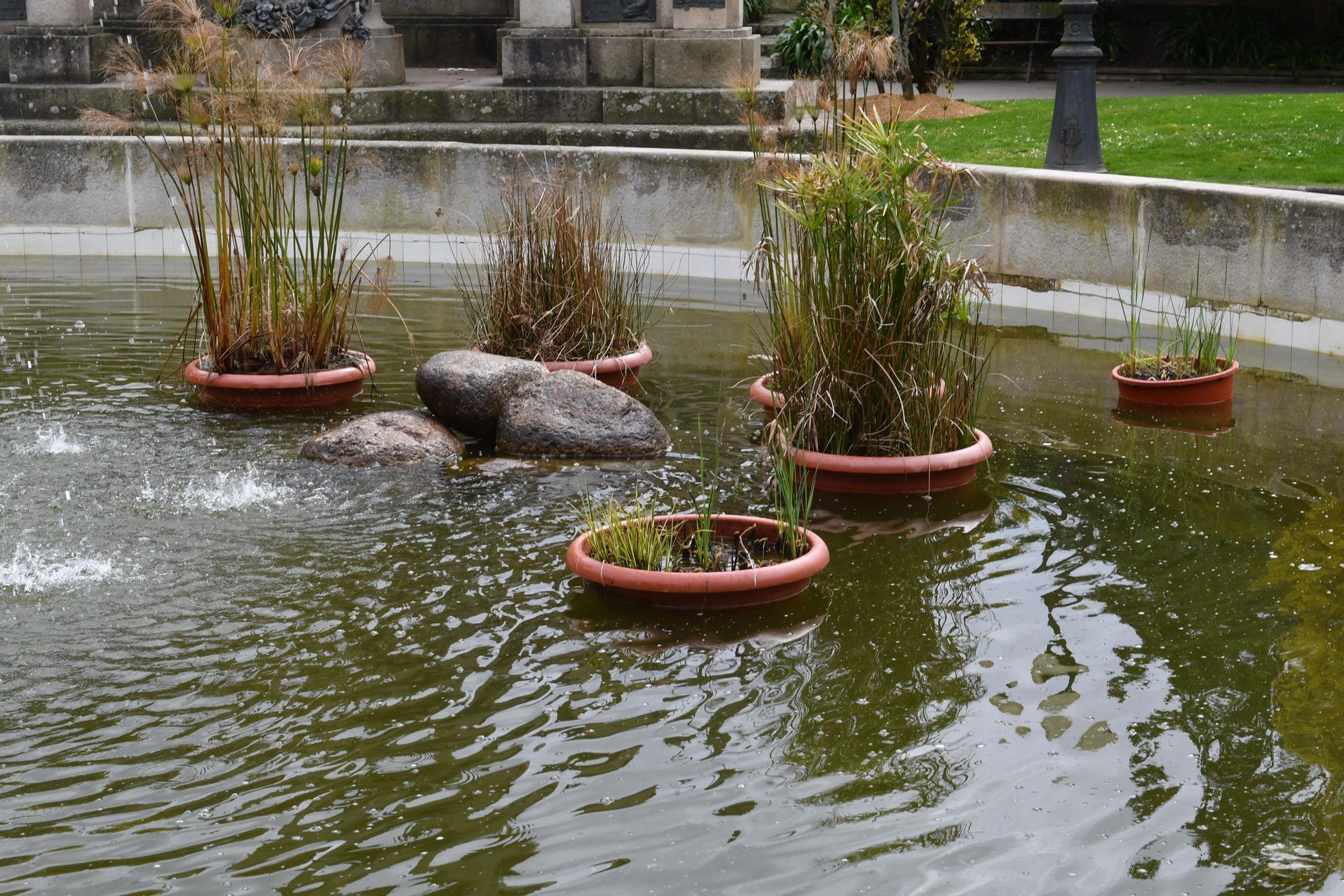 Quejas en Eirís por el estado del parque y la fuente en los jardines