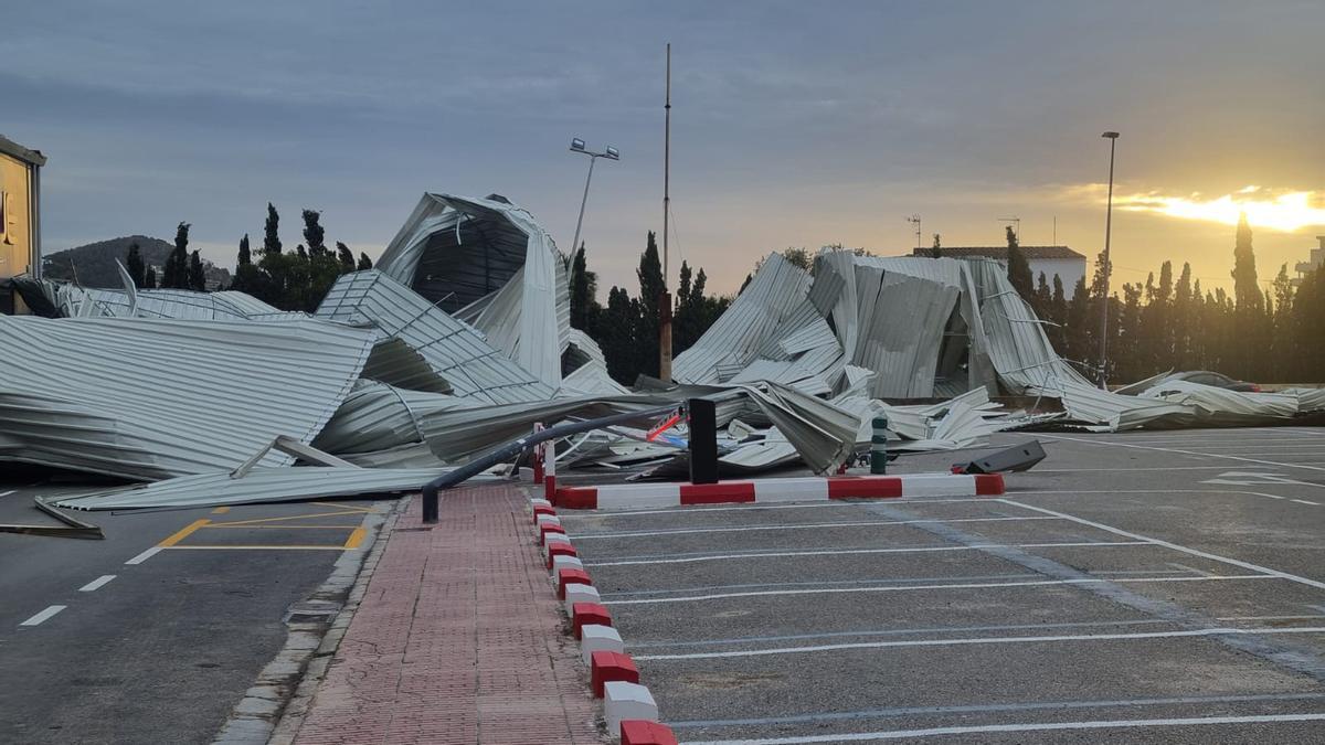 El techo del Hipermenaje destrozado