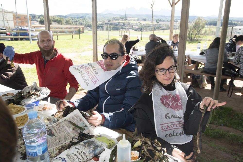 Famílies vingudes d''arreu de la Catalunya central i també de fora comparteixen àpat amb Manresa amb productes de la terra