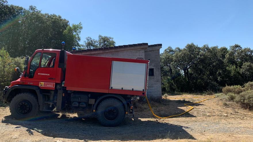 Once núcleos reciben agua en camiones cisterna de los bomberos