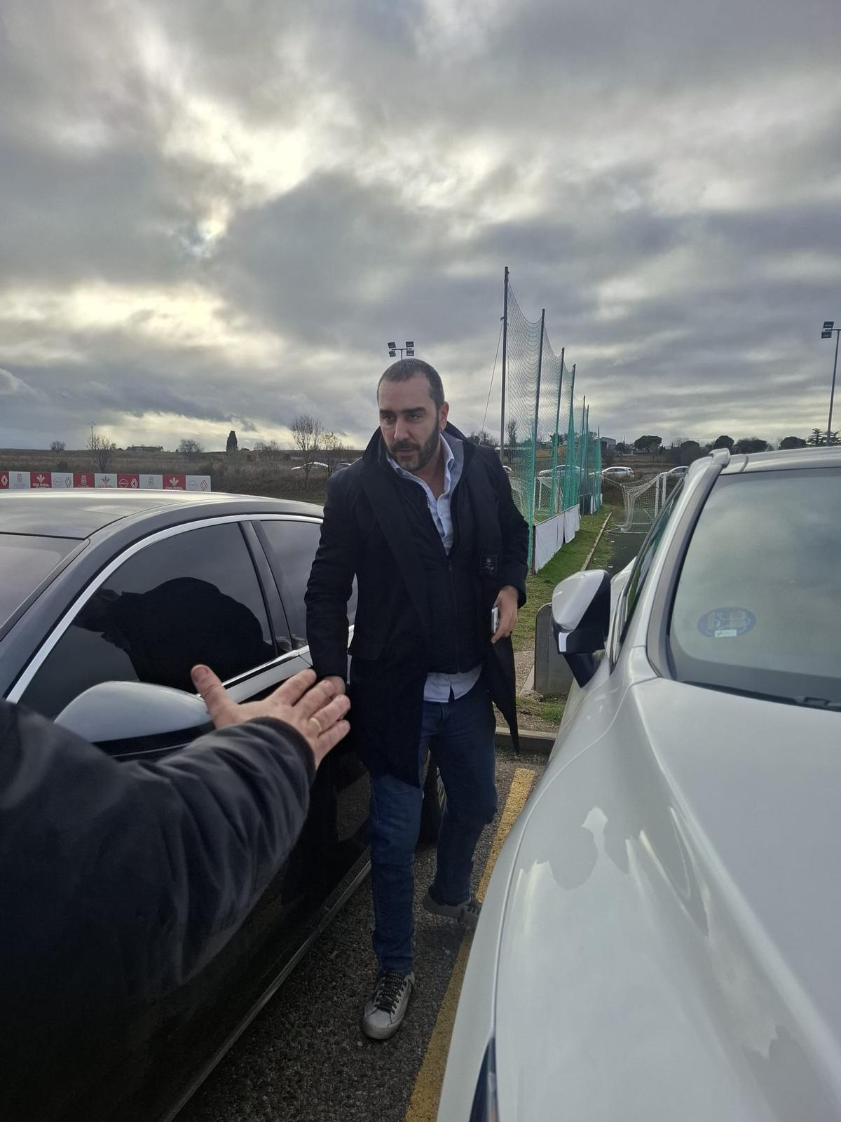 Aldama, este domingo en el aparcamiento del estadio.