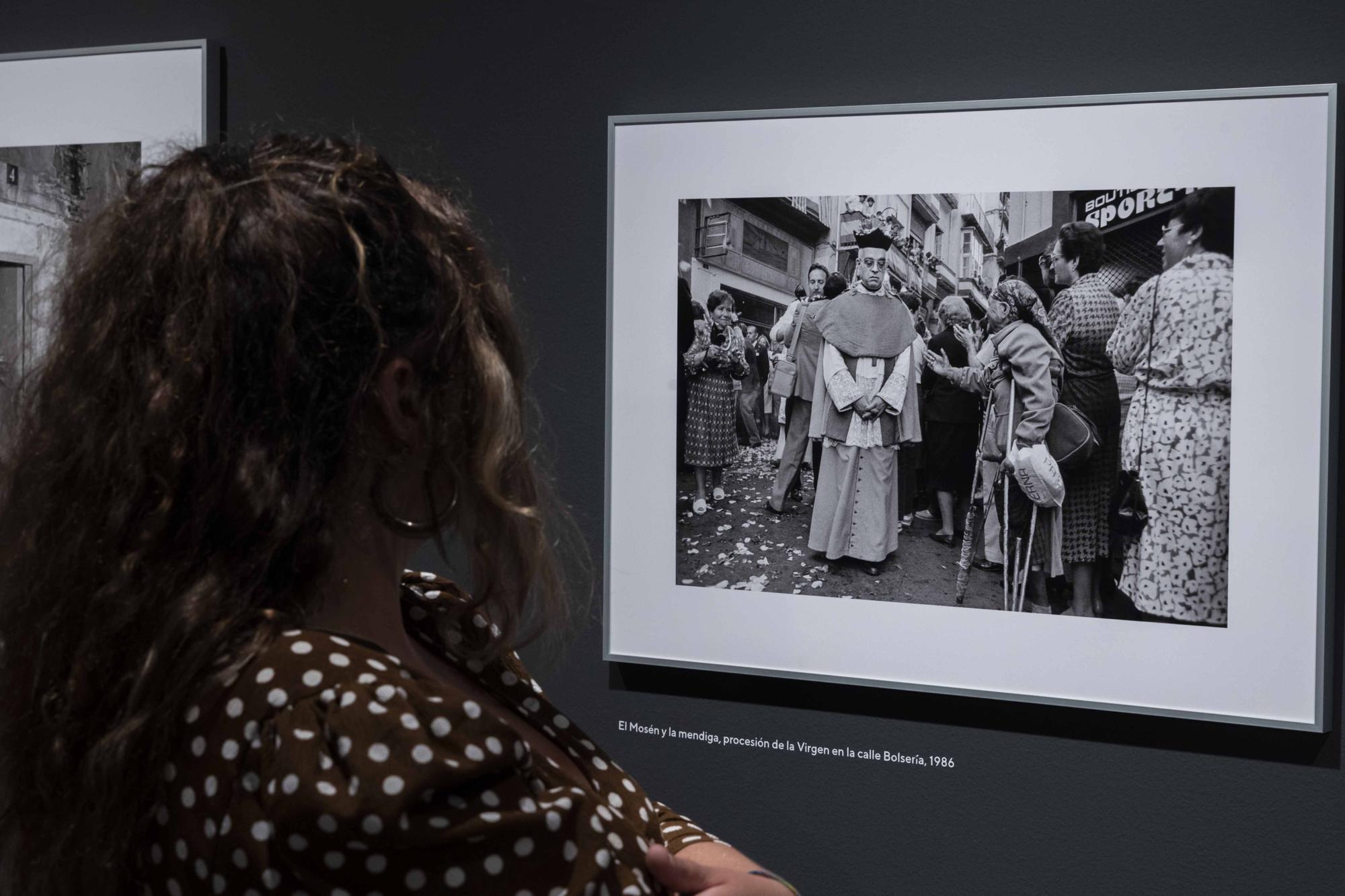 Llenazo en la inauguración de "Miradas" de José Aleixandre