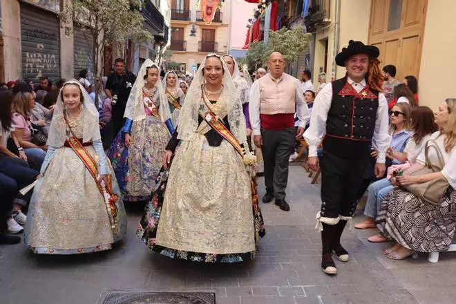 Comisiones de falla en la Procesión de la Virgen (3/5)