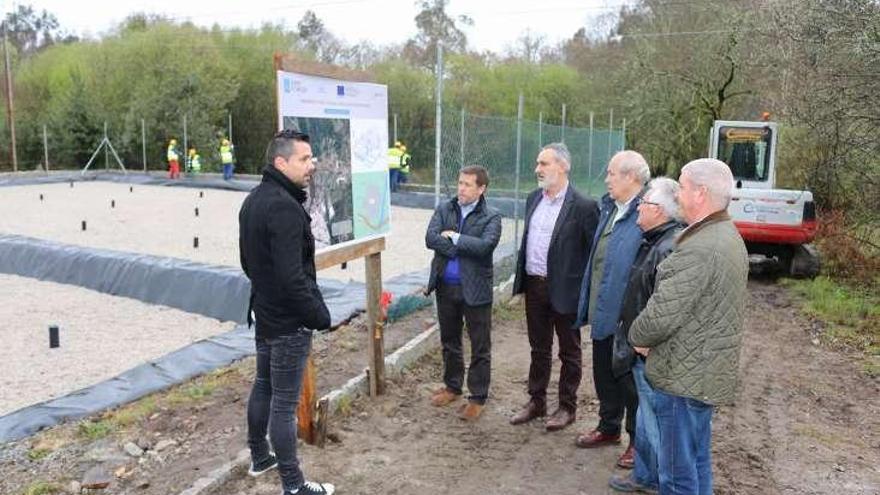 Rodríguez y Tourís, durante su vista a las obras.  // FdV