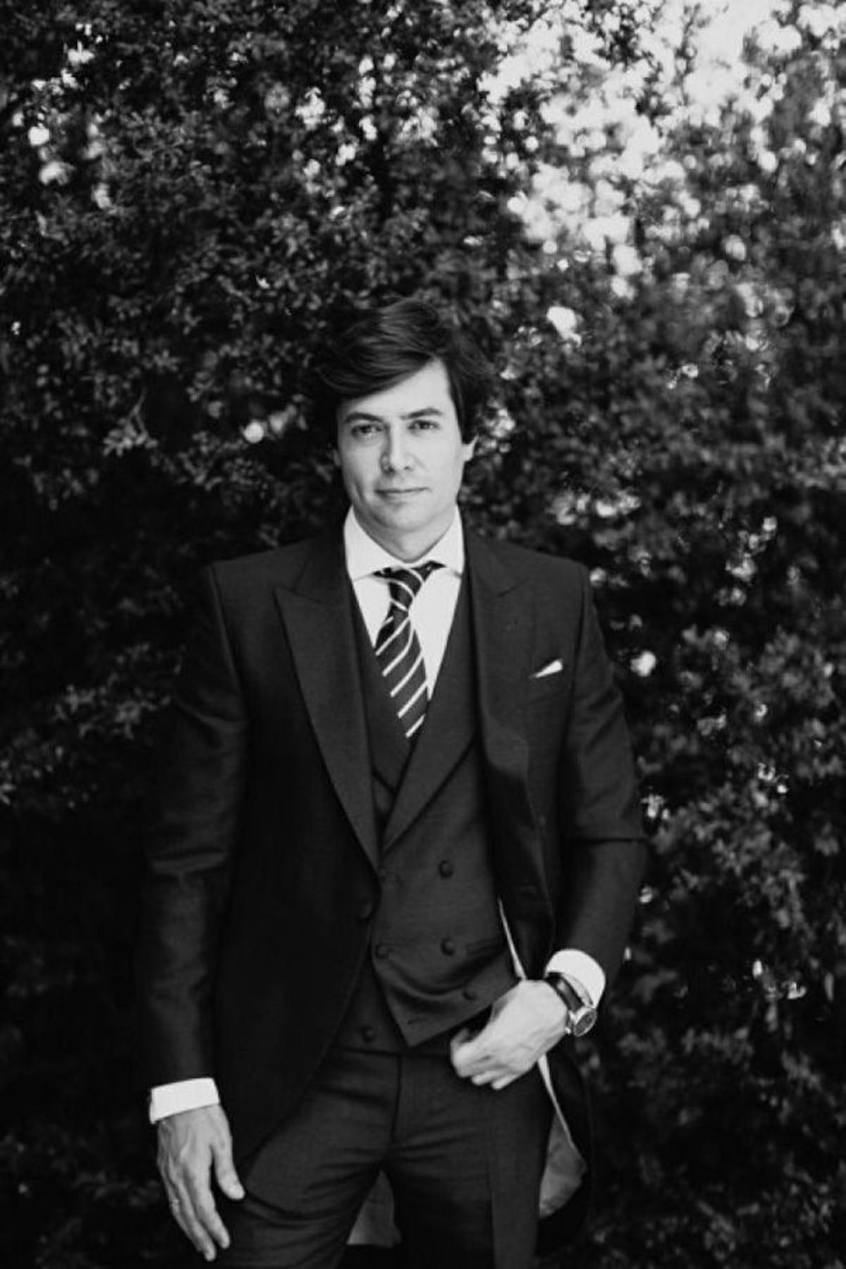 Look novio: chaqué y corbata a rayas